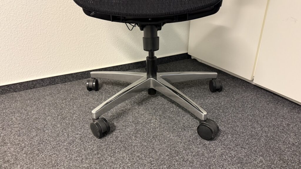 Flexispot ErgoX Pro Chair: Stabiler Fuß mit Rollen