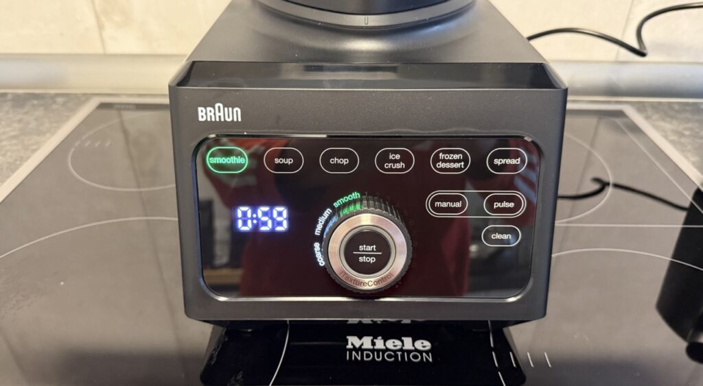 Braun PowerBlend 9 JB 9040: Übersichtliches Bedienfeld mit Programmauswahl