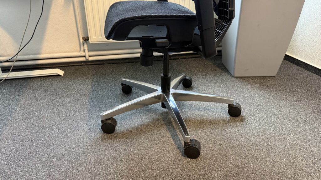 Flexispot ErgoX Pro Chair: Fußkreuz aus Metall