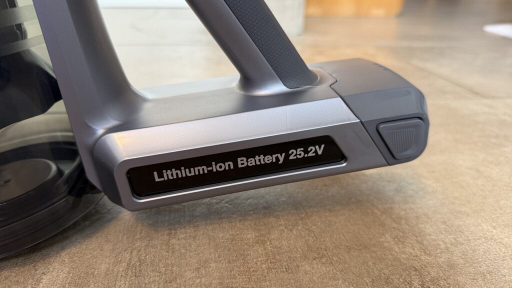 Narwal V40 Station: Wechselakku am Handteil