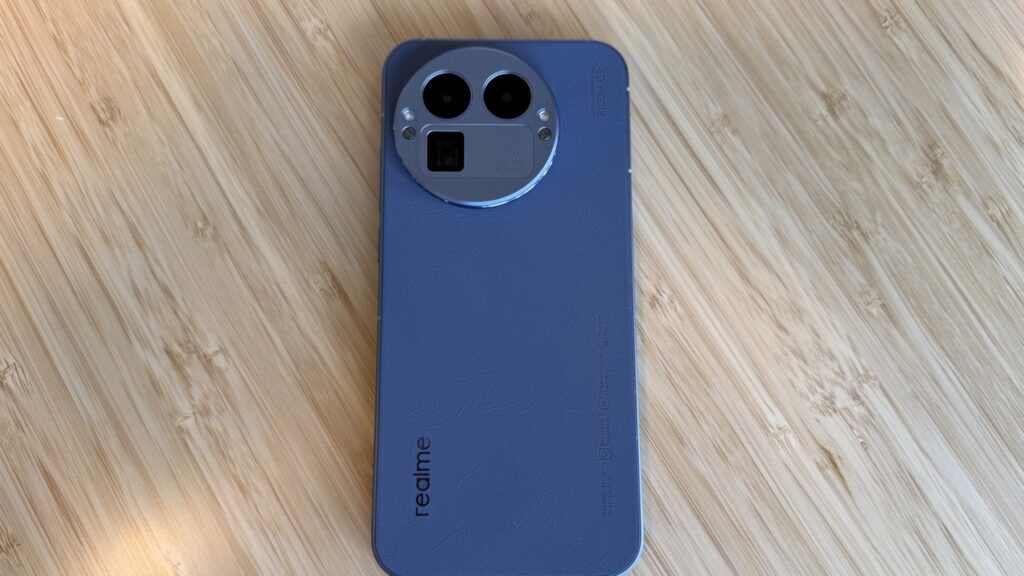 „Realme GT 8 Pro“: Rückseite mit gummierter Beschichtung