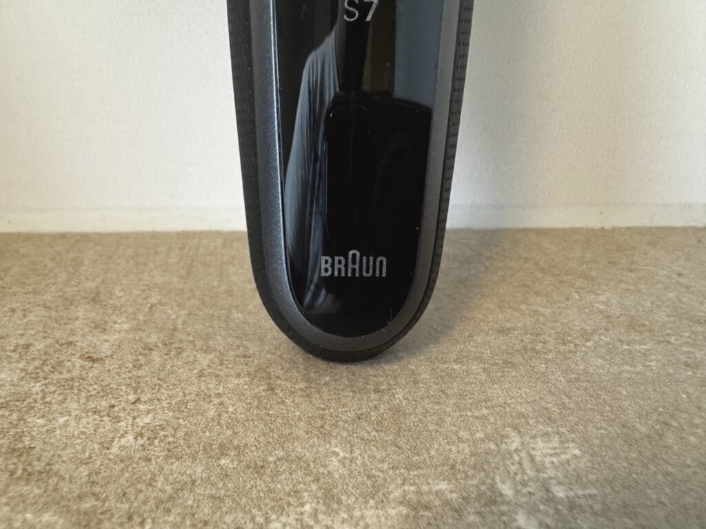 Braun Series 7: Hochwertiges Gehäusedesign mit glänzender Oberfläche