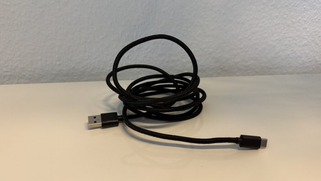 Petlibro Scout: Mitgeliefertes USB Kabel