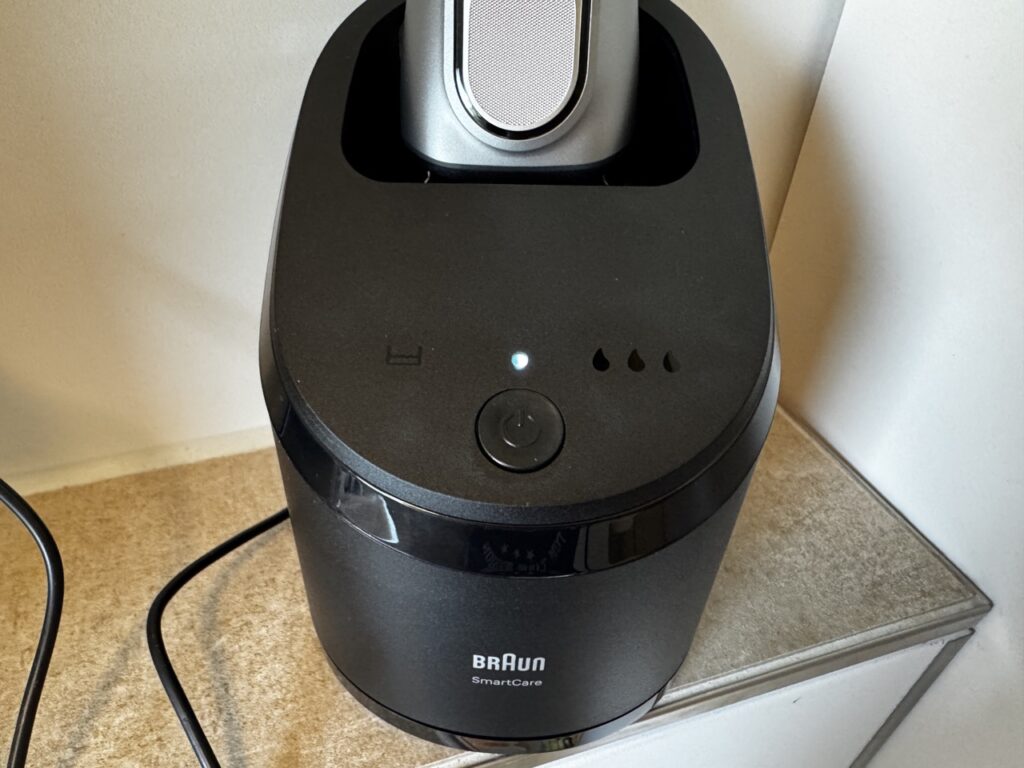 Braun Series 9 Pro+: SmartCare Reinigungsstation mit Starttaste