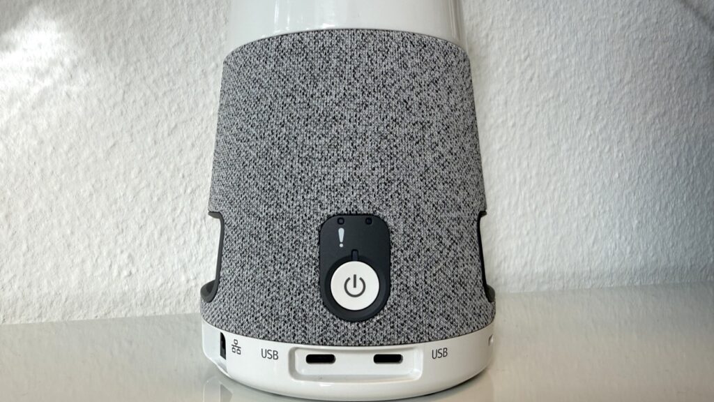 Ricoh PFU 360 Meeting Hub: Zwei USB C Anschlüsse und Power Knopf von vorne