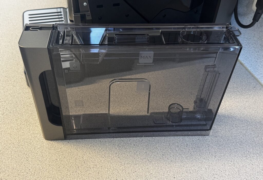 De’Longhi Eletta Explore: Wassertank mit 1,8 Litern