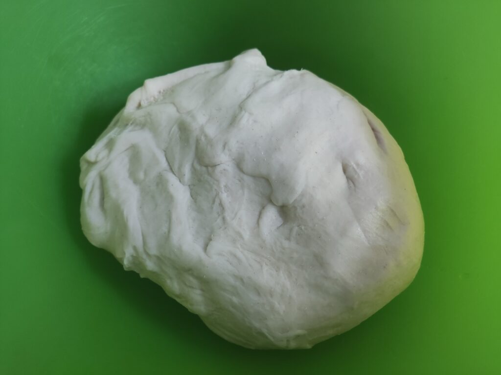 Lifenaxx Meisterkoch LX-050: Pizzateig nach dem Kneten