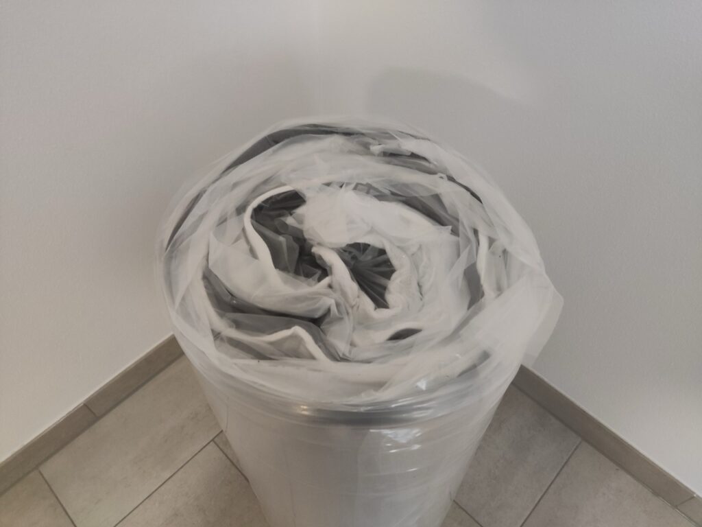 „Arensberger SARA Gelschaum-Matratze“:„Zusammengerollte Matratze in Folie“