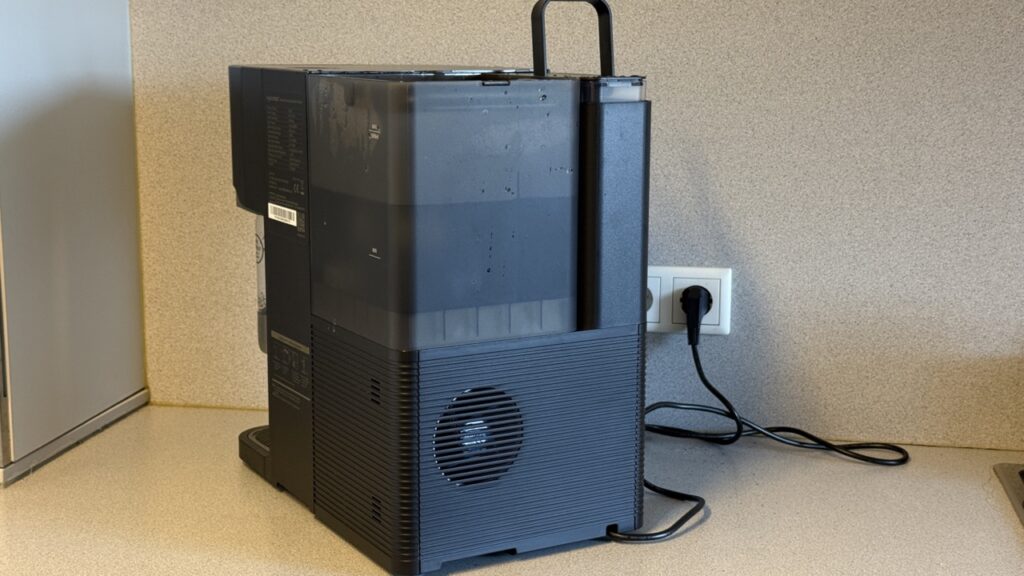 Hydrofast C300: Rückansicht mit Wassertank und Lüfter