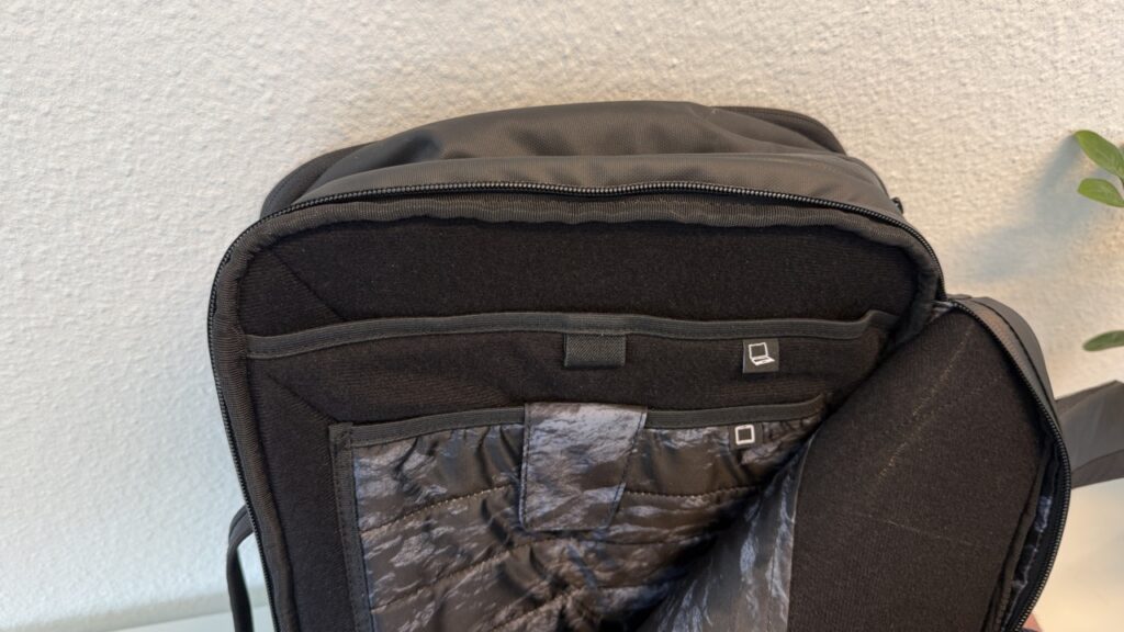 „Mammut Seon Transporter 25“: „Geöffnetes Work Fach mit Organisationsfächern“