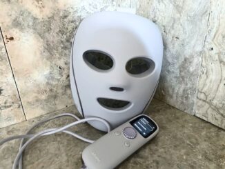 „Shark CryoGlow LED Maske“: „Maske mit kabelgebundener Fernbedienung“