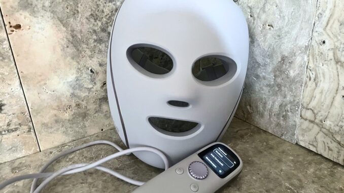„Shark CryoGlow LED Maske“: „Maske mit kabelgebundener Fernbedienung“