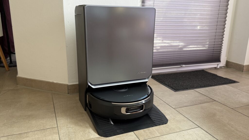 Narwal Flow 2: Basisstation in der Frontalansicht mit mattem Finish