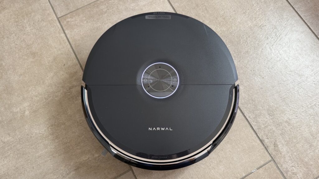 Narwal Flow 2: Draufsicht auf den Roboter mit verdecktem LiDAR-Sensor