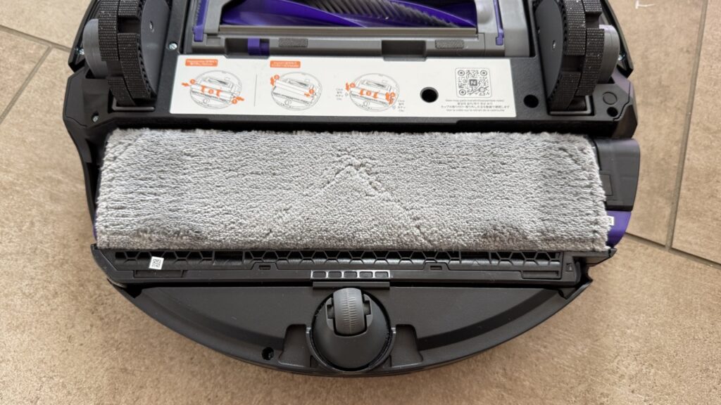 Narwal Flow 2: Wischwalze nach der automatischen Reinigung in der Basisstation