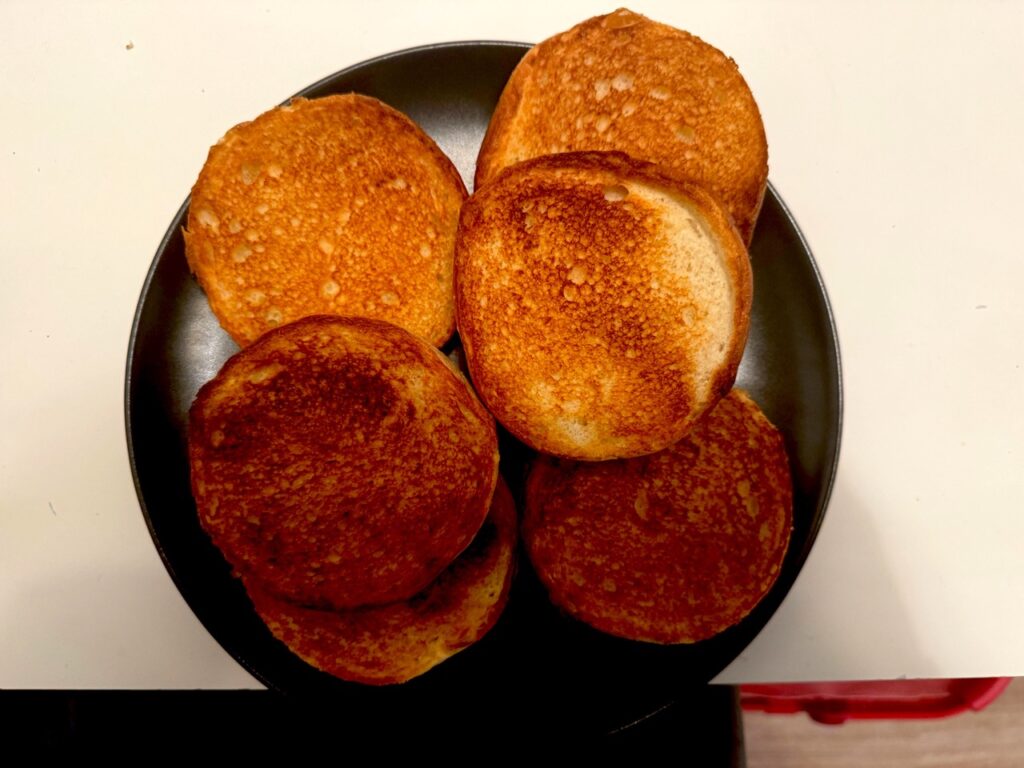 COSORI DualBlaze TwinFry: Ergebnis des Toasttests mit gleichmäßiger Bräunung