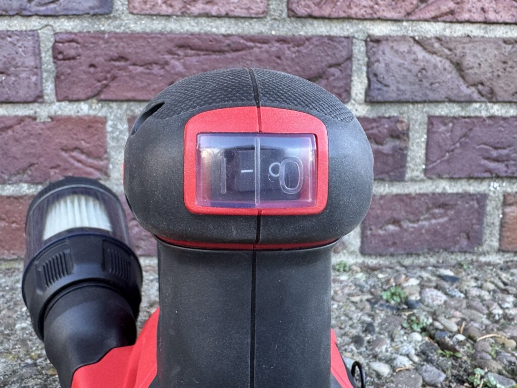 Blick von Vorne auf den Ein- und Ausschalter (Foto: Testsieger.de