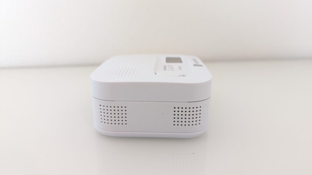 Smartwares FGA-1304: Seitenansicht mit Lüftungsöffnungen