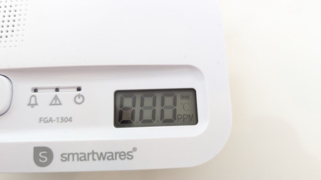 Smartwares FGA-1304: Display zeigt CO-Wert und Temperaturanzeige