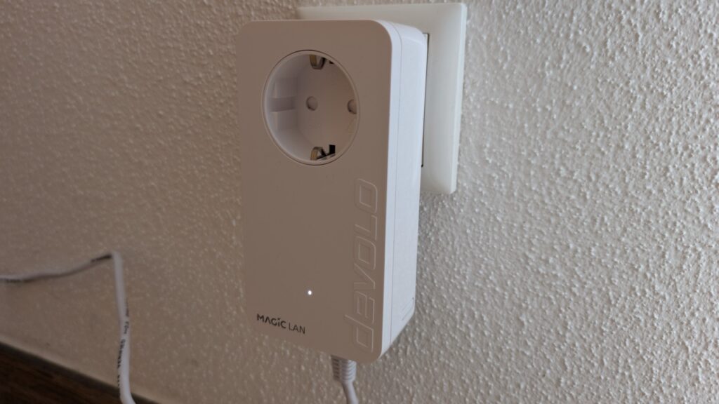 devolo Magic 2 WiFi 6 next Basisadapter: Anbindung an den Router über die Stromleitung