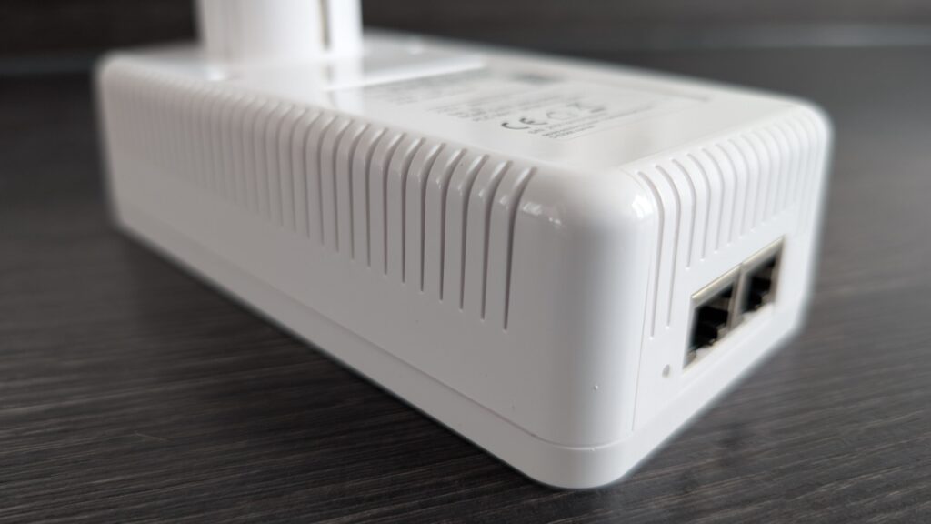 devolo Magic 2 WiFi 6 next Seitenansicht: Saubere Verarbeitung und solide Materialqualität