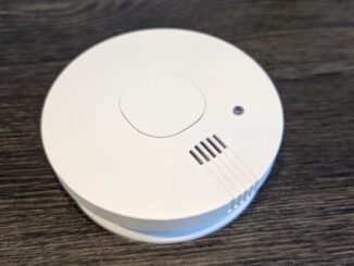 Smartwares FSM-11750: LED-Kontrollleuchte und Batterieanschluss