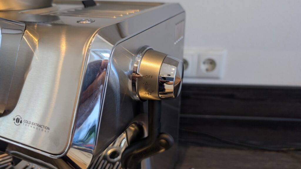 De’Longhi La Specialista Touch EC9455.M: Bedienknauf für Dampf und Milchaufschäumen