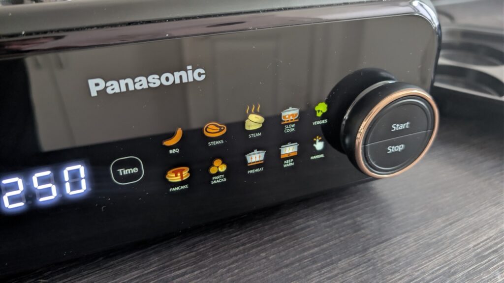 Panasonic NF-GM600: Bedienfeld in Nahaufnahme