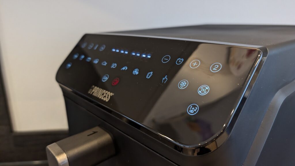 Princess 182278 Stack Airfryer: Bedienfeld mit beleuchteten Symbolen