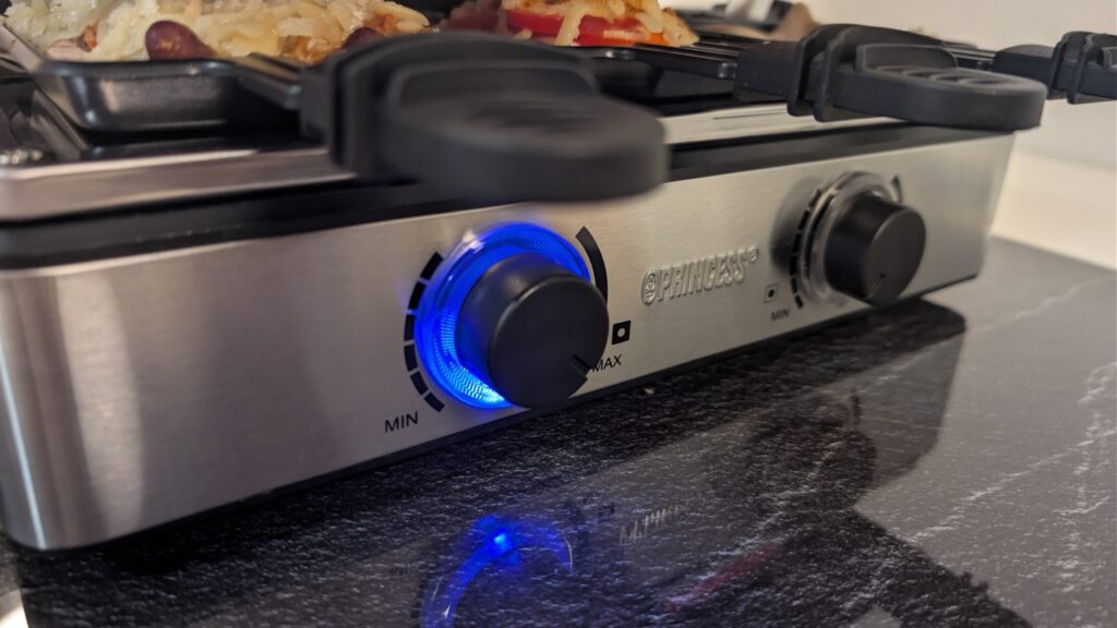 Princess 162670 Raclette und Fondue: Zwei Drehregler mit LED Leuchtringen