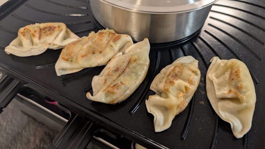 Princess 162670 Raclette und Fondue: Grillplatte im Einsatz