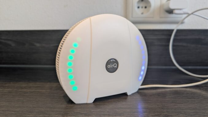 air-Q Science: Frontansicht auf der Arbeitsfläche