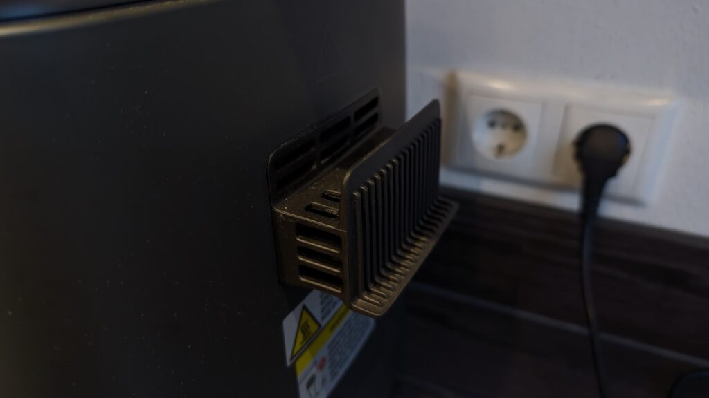 COSORI TurboBlaze: Rückseite mit Kabelaufwicklung