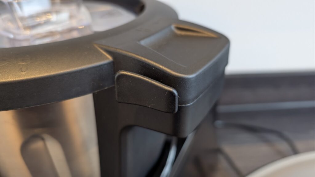 Lifenaxx Meisterkoch LX-050: Deckelverriegelung im Detail