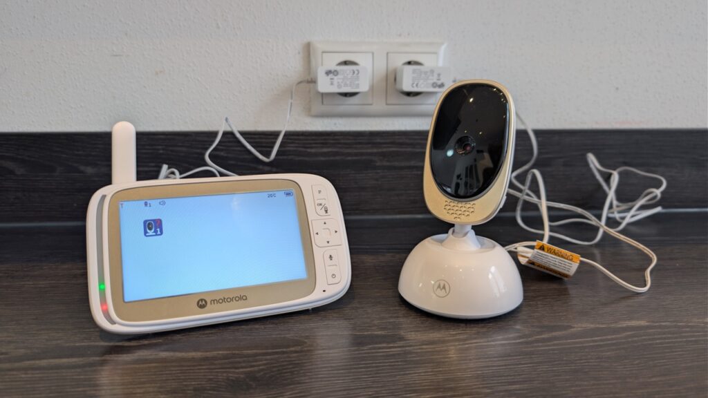 „Motorola VM85 Connect“: „Elterneinheit und Kamera im Gesamtüberblick“
