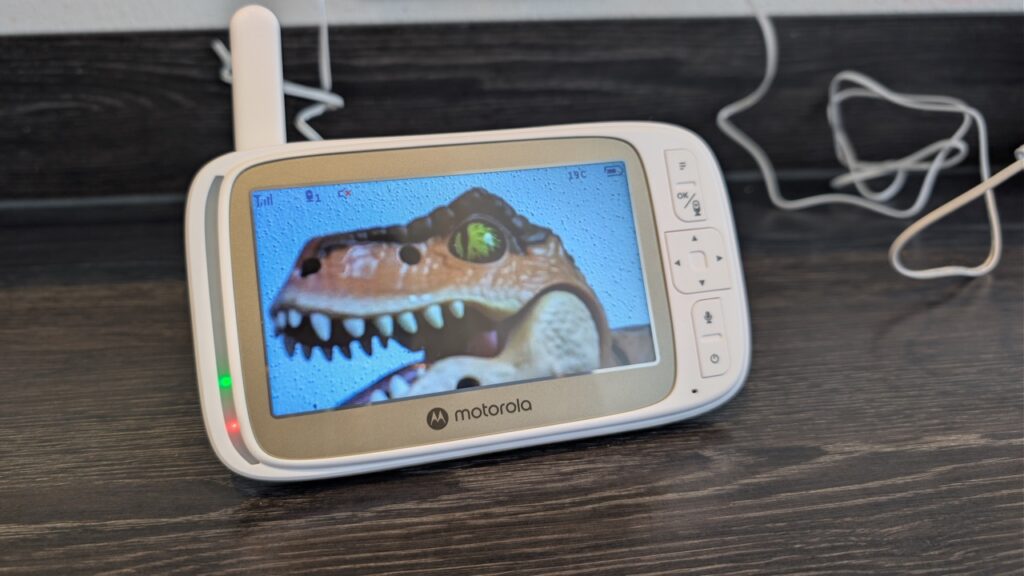 „Motorola VM85 Connect“: „Elterneinheit mit aktivem Livebild auf dem Display“