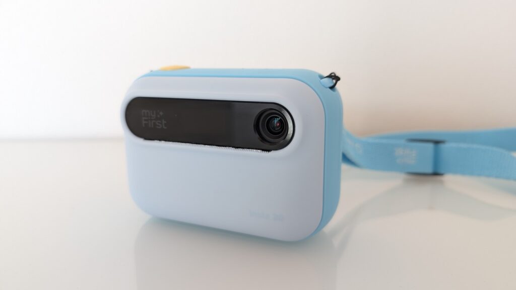 „myFirst Camera Insta 20“: „Frontansicht der Kinderkamera in Classic Blue“