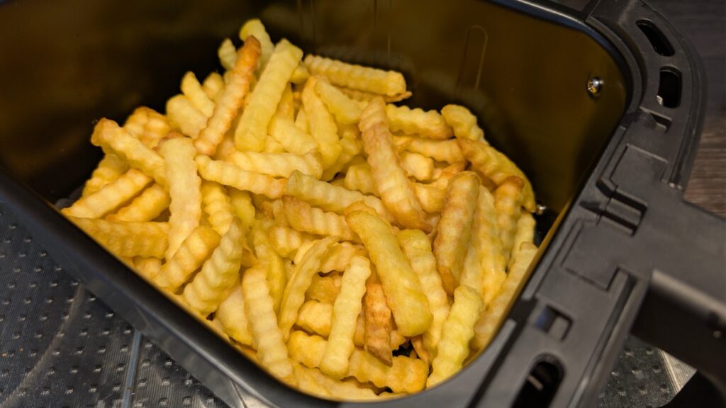 „Russell Hobbs SatisFry 27681-56“: „TK-Pommes im Garkorb“