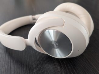 OneOdio Focus A6: Ohrmuschel mit Metalloberfläche im Detail