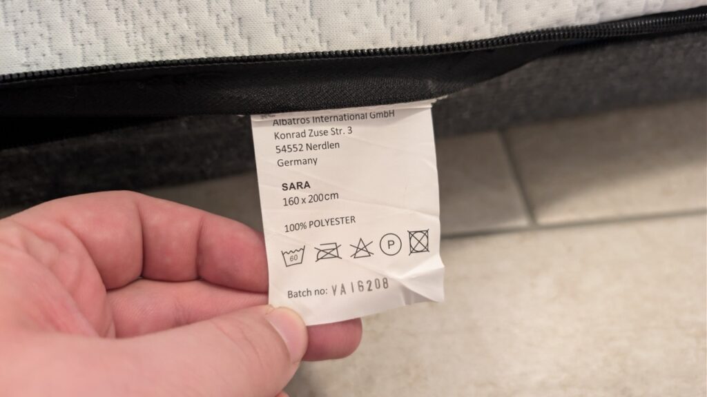 „Arensberger SARA Gelschaum-Matratze“:„Pflegeetikett mit Größenangabe und Waschhinweisen“