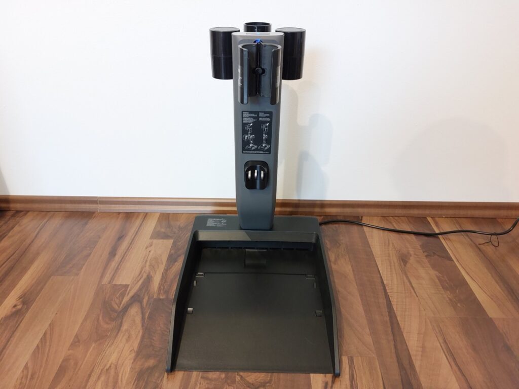 Dreame Z30 Pro Aqua: 4 in 1 Selbstreinigungsstation in der Frontansicht