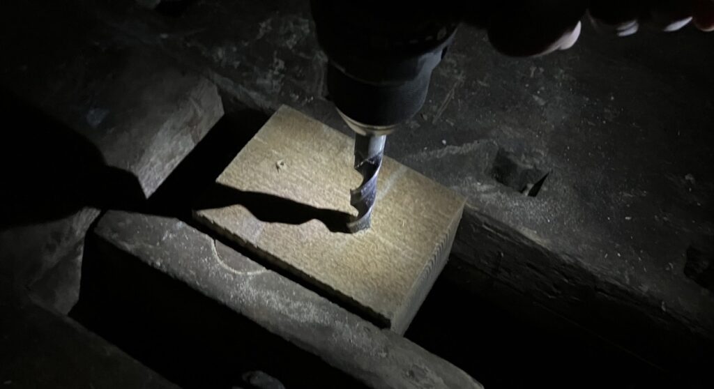 PARKSIDE PERFORMANCE PABSP 20 Li C3: LED-Arbeitslicht beleuchtet Bohrstelle im Dunkeln