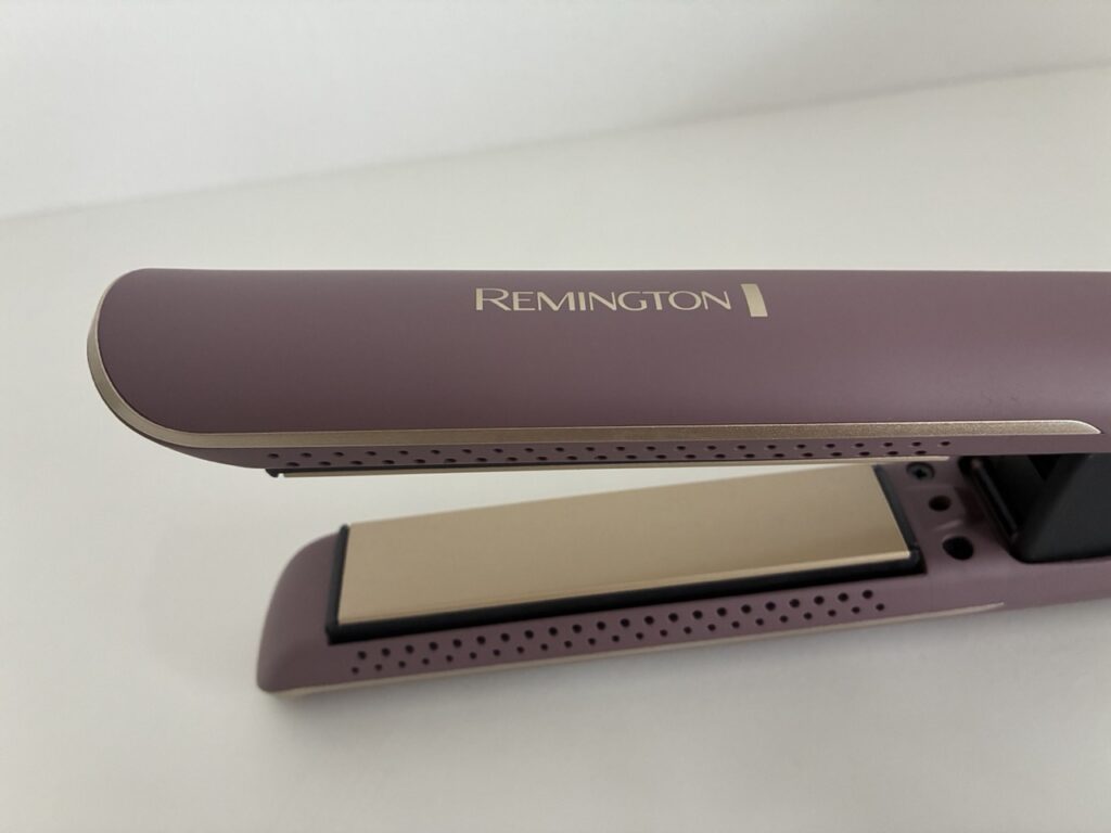 „Remington AIRvive S8930“:„Keramikplatten und Gehäusedesign in Nahaufnahme“