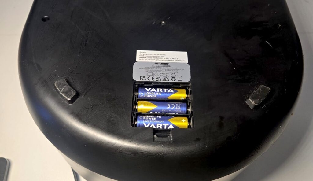 Unterseite mit Batterie Backup Fach