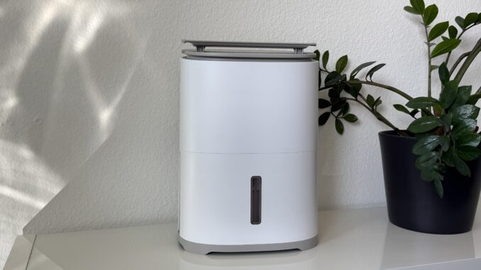 „Meaco Arete One 6L“: „Gesamtansicht des Luftentfeuchters im Wohnumfeld“