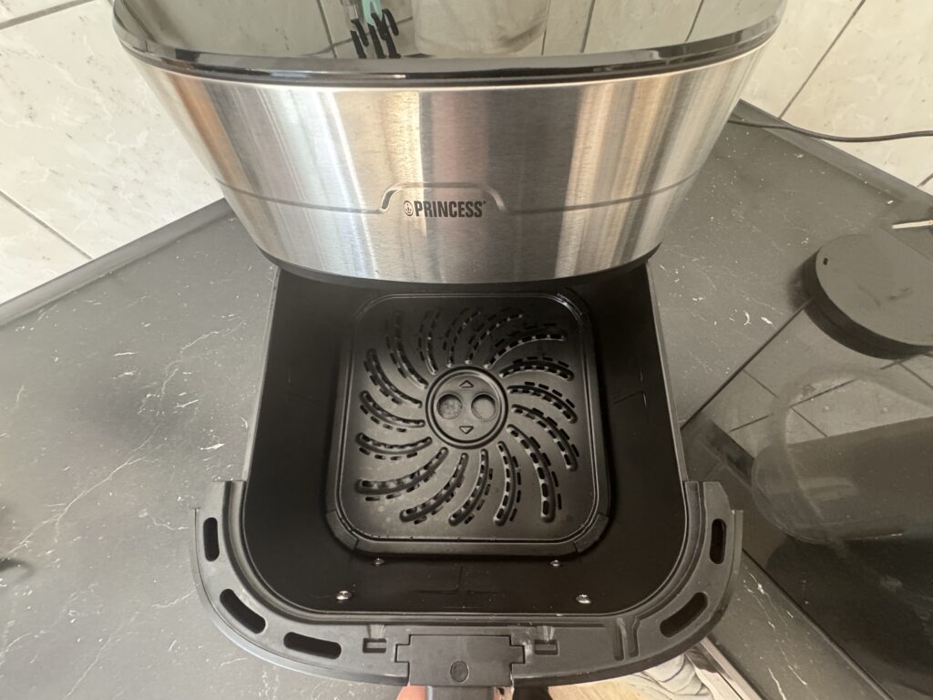 Princess 182280: 8-Liter-Frittierkorb geöffnet