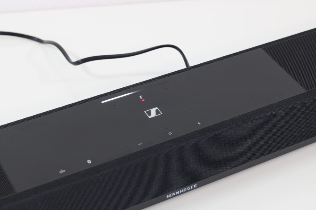 Sennheiser AMBEO Soundbar Plus Bedienleiste mit LED-Statusleiste