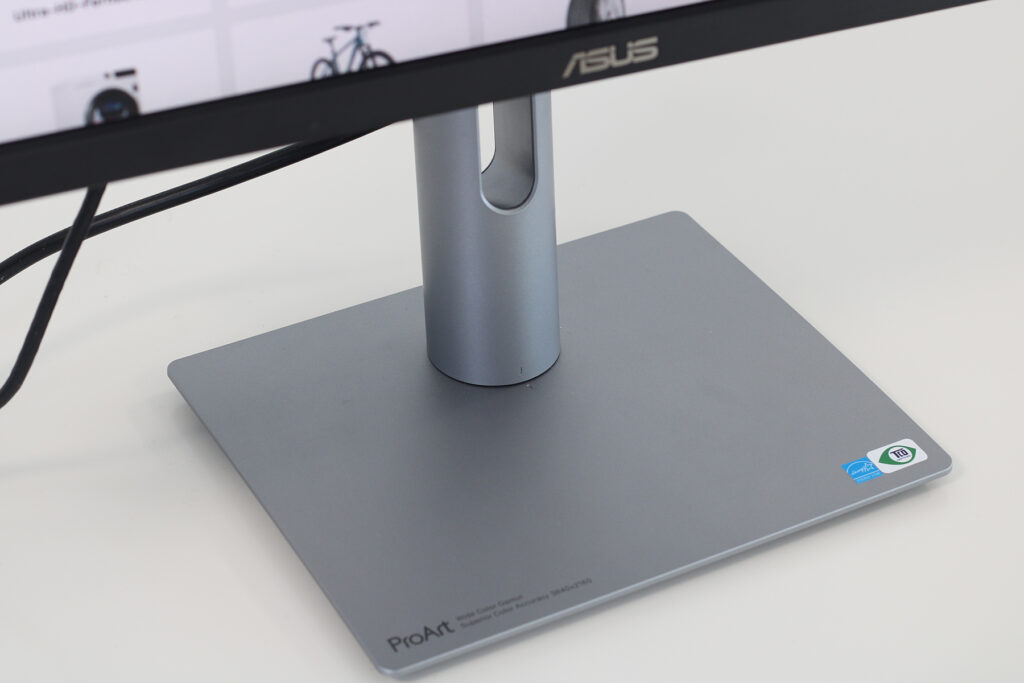Asus ProArt Display PA279CRV Grafik-Monitor Nahaufnahme Standfuß