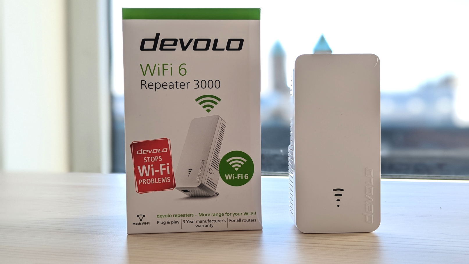 Devolo WiFi 6 Repeater 3000 Repeater und Verpackung