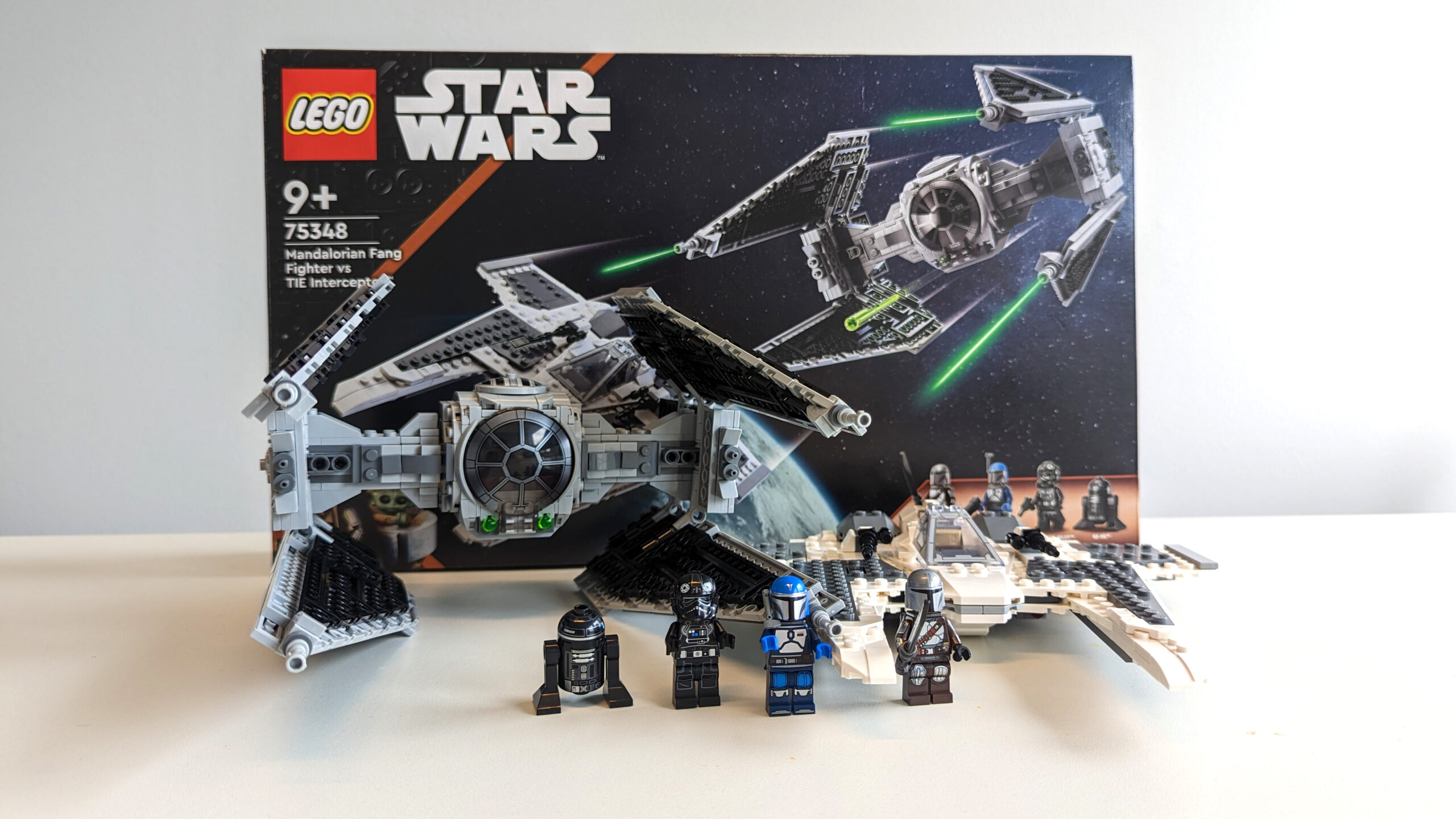 Frontansicht des LEGO 75348 Star Wars Mandalorianischer Fang Fighter vs. TIE Interceptor Set (Foto: Testsieger.de)